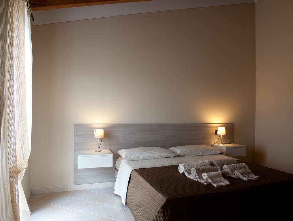 Al Borgo Alloggi Desenzano del Garda Habitación foto